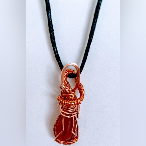 Natural red jade wirewrapped pendant necklace - Picture 3 of 5